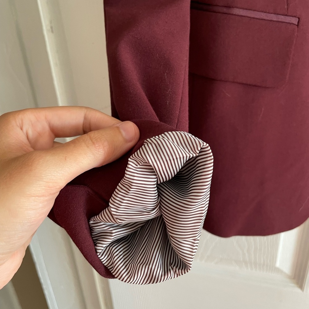 Maroon blazer fully lined three button cuff size 8 two button bodice - Picture 2 of 8